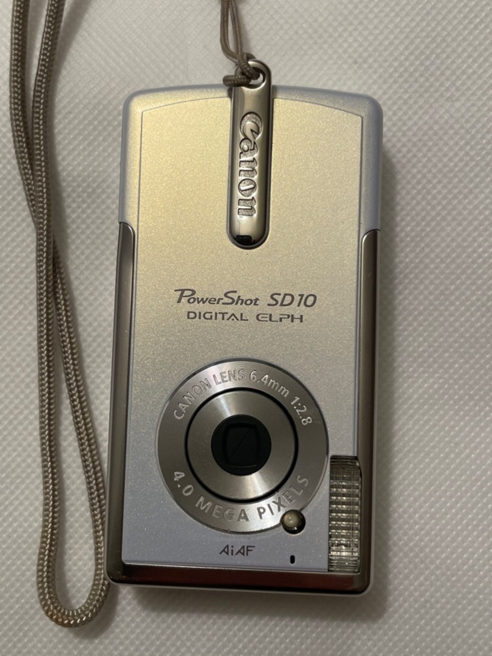 Canon PowerShot SD100 Silver Digital Camera with Charger & Cables - Picture 3 of 10